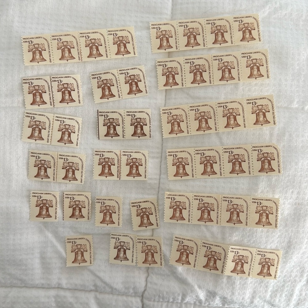 VTG 3c Americana Series: Liberty Bell/ WINTAGE POSTAL STAMP